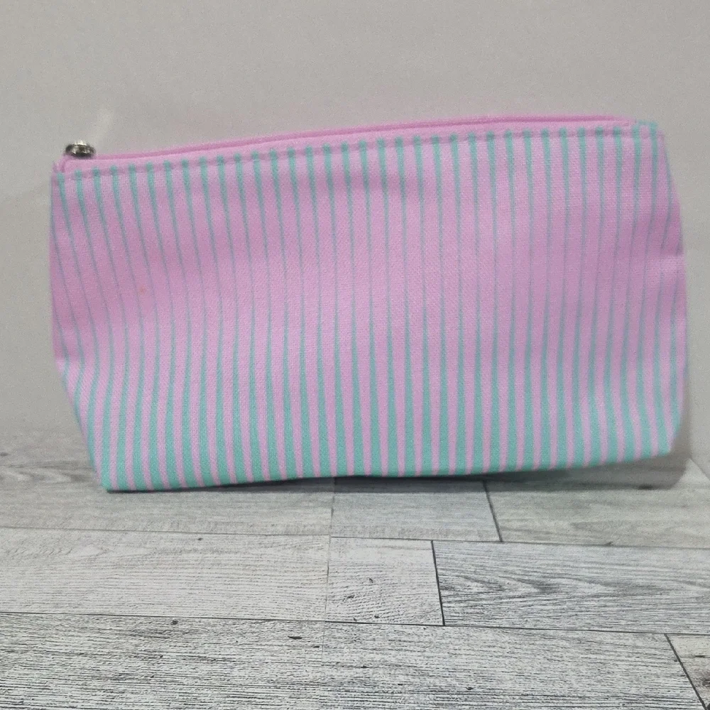 Clinique chic pastel